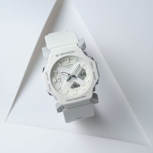 Reloj Casio G-shock GA-2300-7ADR: correa blanca, bisel blanco, fondo blanco