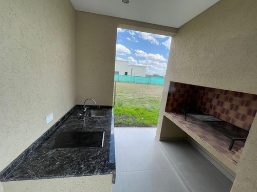 Oportunidad!! En Venta, Casa Con 3 Dormitorios, Piscina. San Felipe, Canning, Ezeiza