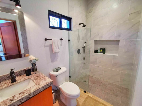Imagen 21 de 30 de Venta De Hermosa Casa Azul En El Centro De Mérida.