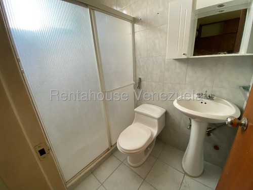 Maritza Lucena Tiene En Venta Apartamento En Zona De Alta Revalorización Del Este De Barquisimeto, #25-18802, Privado Con Vigilancia 24/7, Planta Eléctrica, Amplias Habitaciones, Cerca A Farmacias.