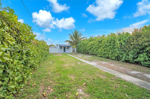 Casa En Venta - 3 Dormitorios 2 Baños - Miami