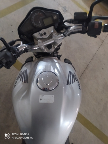 Imagem 4 de 5 de Honda Esportiva