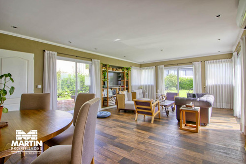 Casa En Venta Barrio Haras Santa María Loma Verde. 5 Ambientes Con Jardin, Pileta Y Quincho