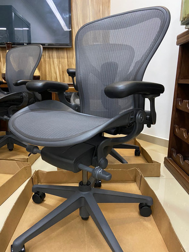 Cadeira Herman Miller New Aeron B Completa 2024 Grafite Mersh (Usado)
