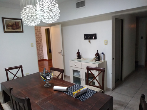 Casa En Venta 8 Ambientes En Ramos Mejia Con Pileta