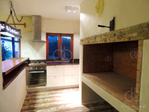 Imagen 21 de 30 de Casa En Mansa, Punta Del Este, 5 Dormitorios, Piscina Y Vista Al Mar.