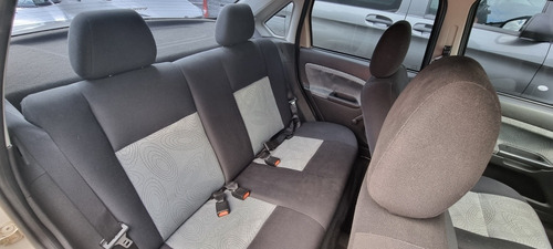 Imagen 11 de 15 de Ford Fiesta Max Automatico