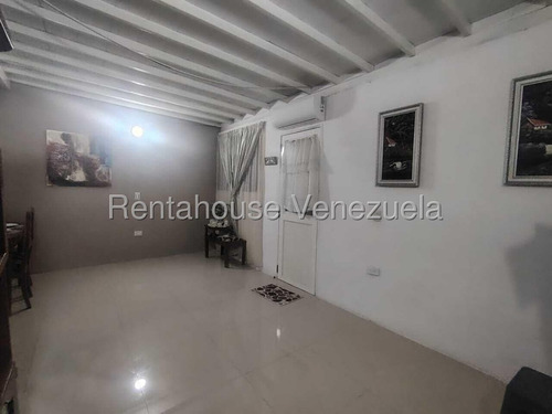 Raiza Suárez Vende Linda Casa Ubicada En Conjunto Privado Estartegicamente Ubicada En Cabudare 2 5 1 9 8 0 1