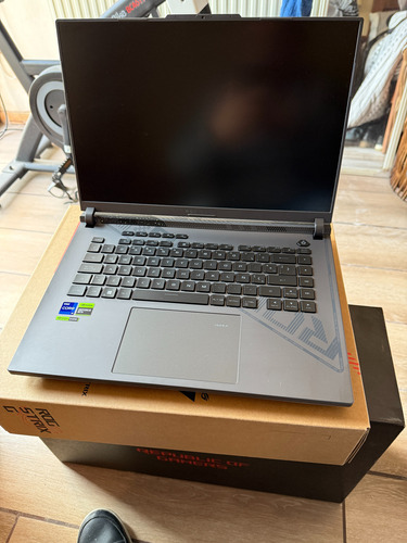 Notebook Asus Rog Strix G16 I9 13980hx 1tb 32gb Ram Rtx4070 Gris (Usado)