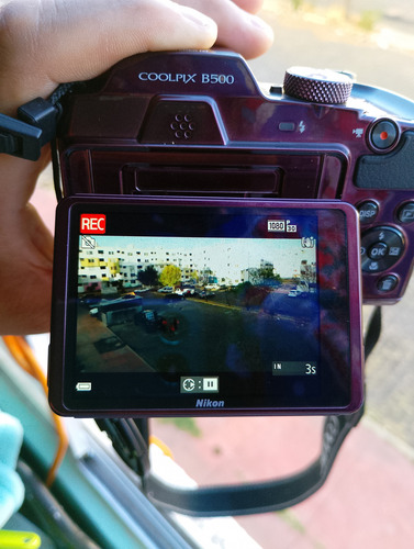 Nikon Coolpix B500 Compacta Avanzada Color Rojo (Usado)