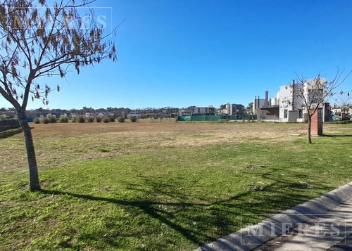 Lote De 597m² En Venta En Santa Elena, Pilar Del Este