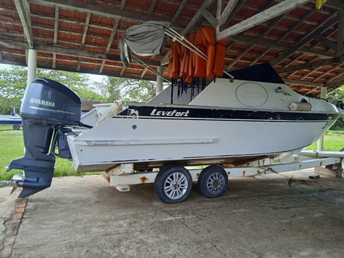 Imagem 2 de 6 de Lancha Levefort Vip Com Yamaha 200 Hp