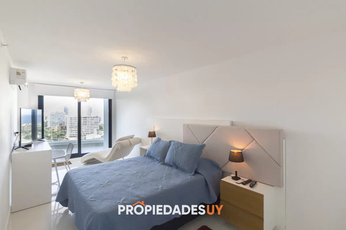 Apartamento En Venta Y Alquiler En Mansa Punta Del Este, 3 Dormitorios, 4 Baños