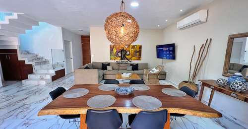 Oportunidad Espaciosa Residencia De 4 Recámaras En Exclusiva Esquina