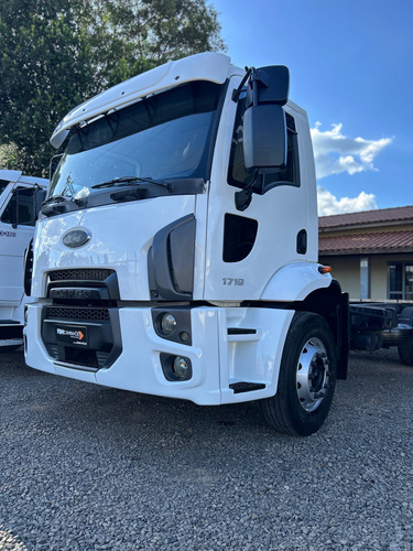 Ford Cargo 1719 Ano 2018 4x2 Chassi Toco Baixo Km Unico Dono