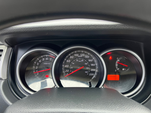Nissan tiida hb 1.8 Emotion Mt