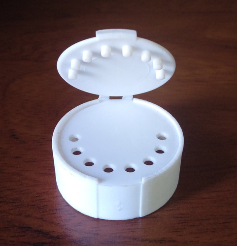 Talquera 90 Gr Blanca Oval Con Tapa Abisagrada