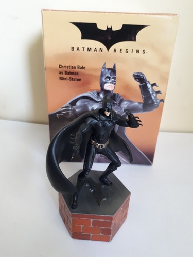 Mini Estatua Porcelana De Christian Bale Como Batman Begins (Usado)