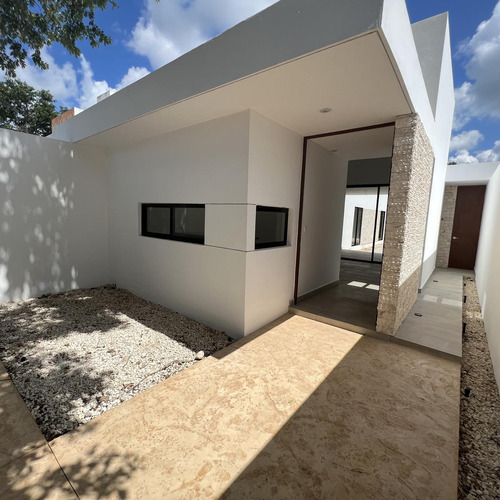 Casa En Venta Merida, Alura Residencial Cholul, 1 Planta, Entrega Inmediata.