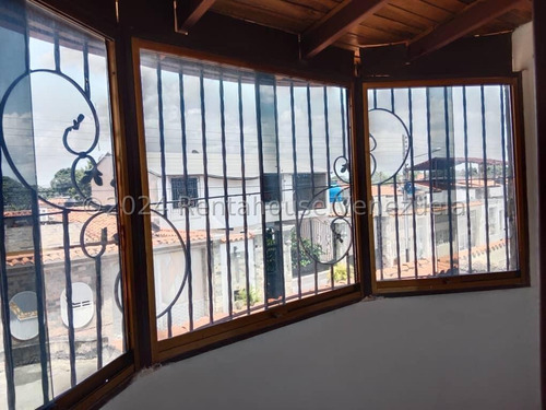 Townhouse En Turmero Hermoso Frente De Piedras Decorativas, Amplia Sala Comedor 24-28979 Irrr