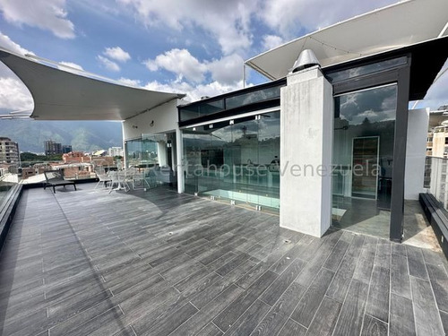 Lujoso Penthouse Ubicado En Los Naranjos De Las Mercedes. #24-15045