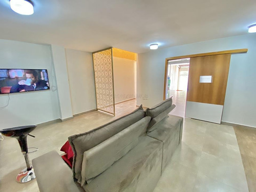 Imagem 12 de 30 de Guará 2 Sobrado Com +/- 450m² De Área Construída Em Um Terreno De 200m² De Área Total, São 7 Quartos Sendo 2 Suítes. - Villa132661