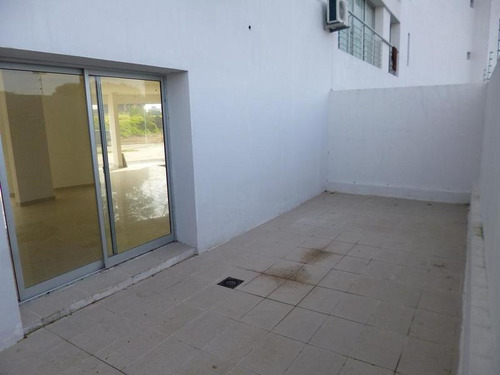 Venta De 3 Locales Comerciales A Estrenar En Buceo Frente Plaza Italia
