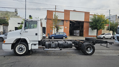 Mercedes Benz 1318 Chasis Largo Año 2013
