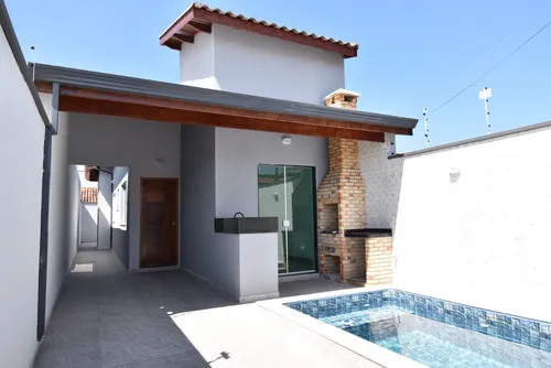 Casa Com Piscina À Venda Na Deslumbrante Praia De Peruíbe.