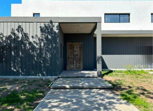 Casa En Venta El Canton A La Laguna