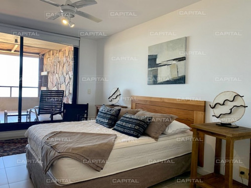 Venta De Apartamento De Dos Dormitorios Con La Mejor Vista Hacia El Atardecer, Punta Ballena- Ref: 30673