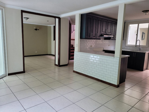 Imagen 11 de 30 de Venta Casa Q 1,430,000 En Ciudad Guatemala