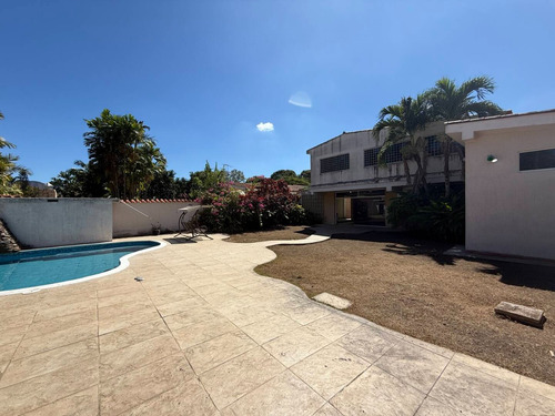 En Venta Casa En Guaparo Calle Cerrada En Valencia