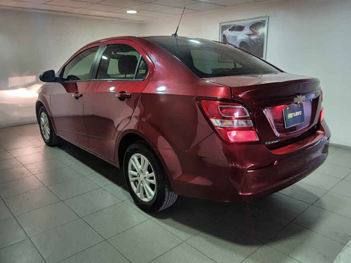 Imagen 2 de 10 de Chevrolet Sonic 2017 4p Lt L4/1.6 Man