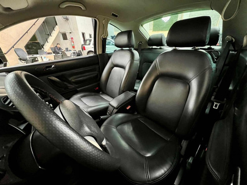 Volkswagen New Beetle 2.0 3p Automática