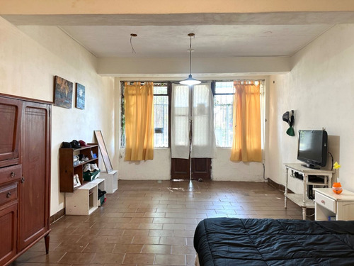 Venta Local Al Frente Con Patio Zona Constitución