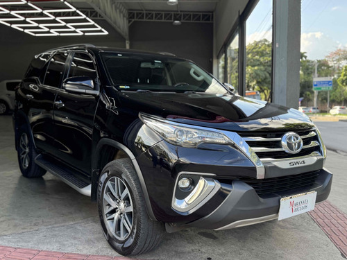 Toyota Hilux SW4 2.8 SRX 4X4 7 LUGARES 16V TURBO INTERCOOLER DIESEL 4P AUTOMÁTICO