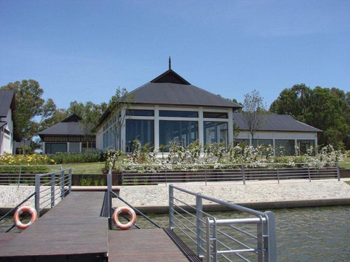 Lencke Vende - Albanueva-excelente Lote Al Rio Con Amarra, Frente A La Bahia Del Club House.