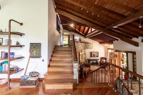 Casa En Venta En Loma Las Brujas. Cod V8340