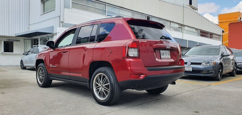 Imagen 4 de 10 de Jeep Compass 2.4 Latitude 4x2 Automatico Rojo 2015