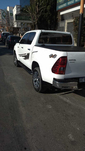 Imagen 8 de 10 de Toyota Hilux 2018 2.8 Cd Srx 177cv 4x4