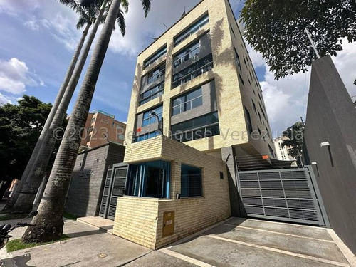 Lujoso Penthouse Ubicado En Los Naranjos De Las Mercedes. #24-15045