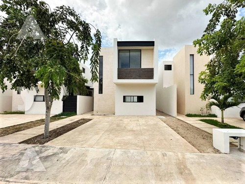Casa En Venta, 3 Recámaras, Piscina, Patio, Col. Lean.  Valle, Mérida, Yucatán.