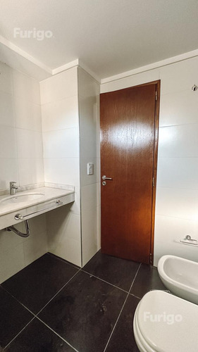 Venta. Departamento Monoambiente Con Balcón. A Metros De Bv. Oroño