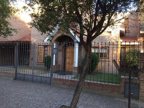 Imagen 1 de 12 de Oportunidad!! Vendo Hermosa Casa En Urca 3 Dor, Con Pileta