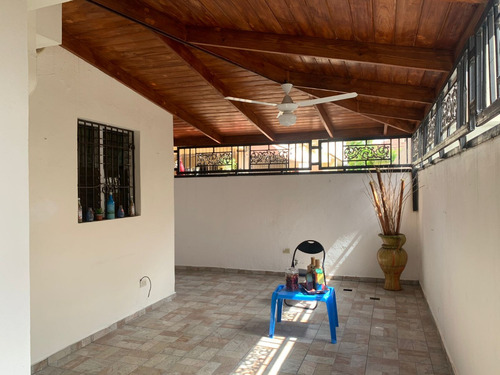 Casa Amplia En Villa María