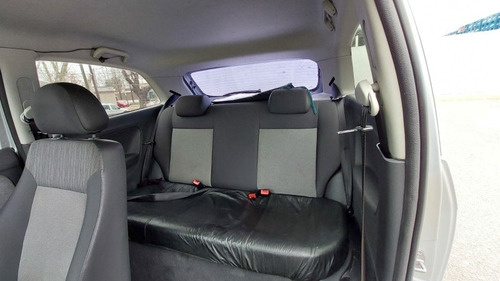 Imagen 5 de 13 de Volkswagen Gol Trend 1.6 Pack I 101cv 3p 2013