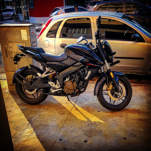 Imagen 3 de 15 de Bajaj Rouser Ns 200 Con Cubiertas Diablo Rosso 2 Importadas