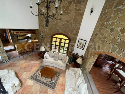 Casa En Renta, Estilo Colonial, 4 Recámaras, Jardín, San Pedro Cholula, Puebla
