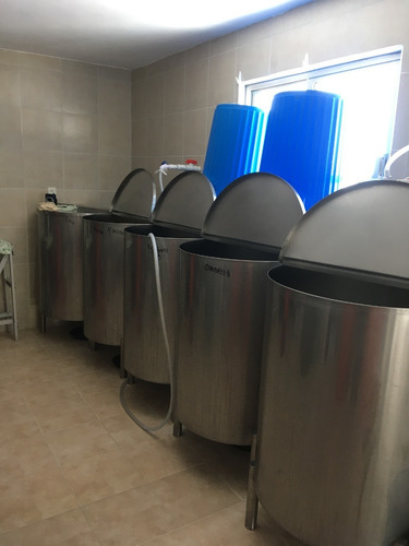 Imagen 4 de 9 de Se Traspasa Fábrica De Bebidas Refrescantes Y Golosinas